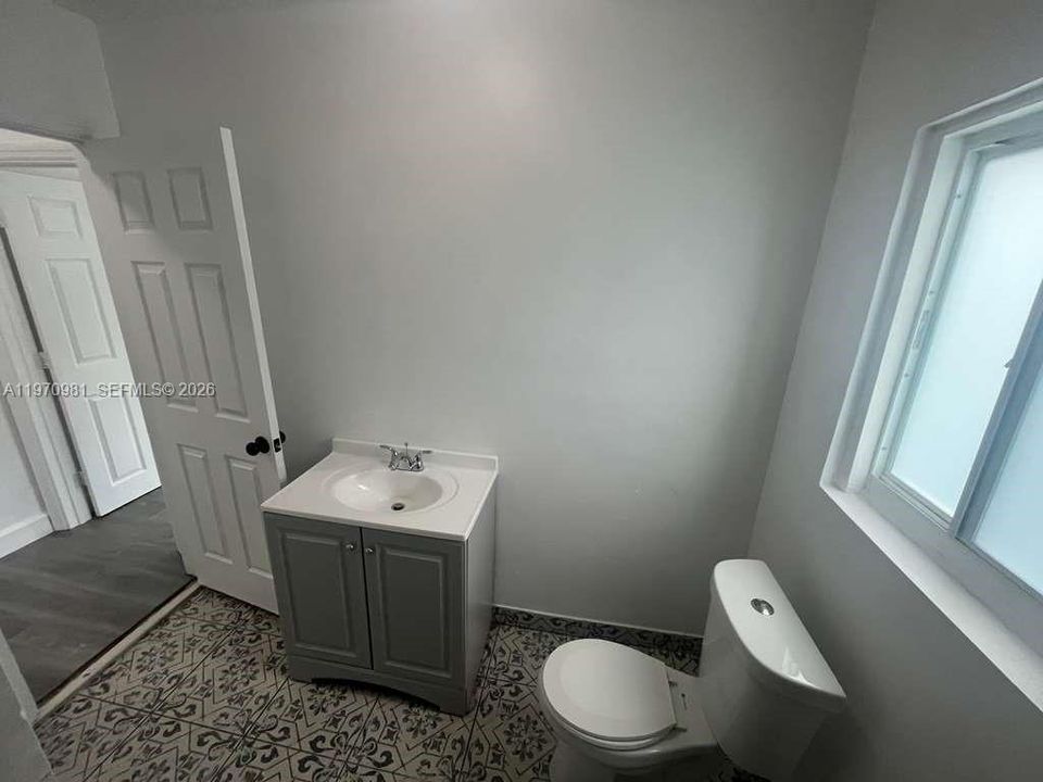 Под контрактом: $2,600 (3 спален, 1 ванн, 4724 Квадратных фут)