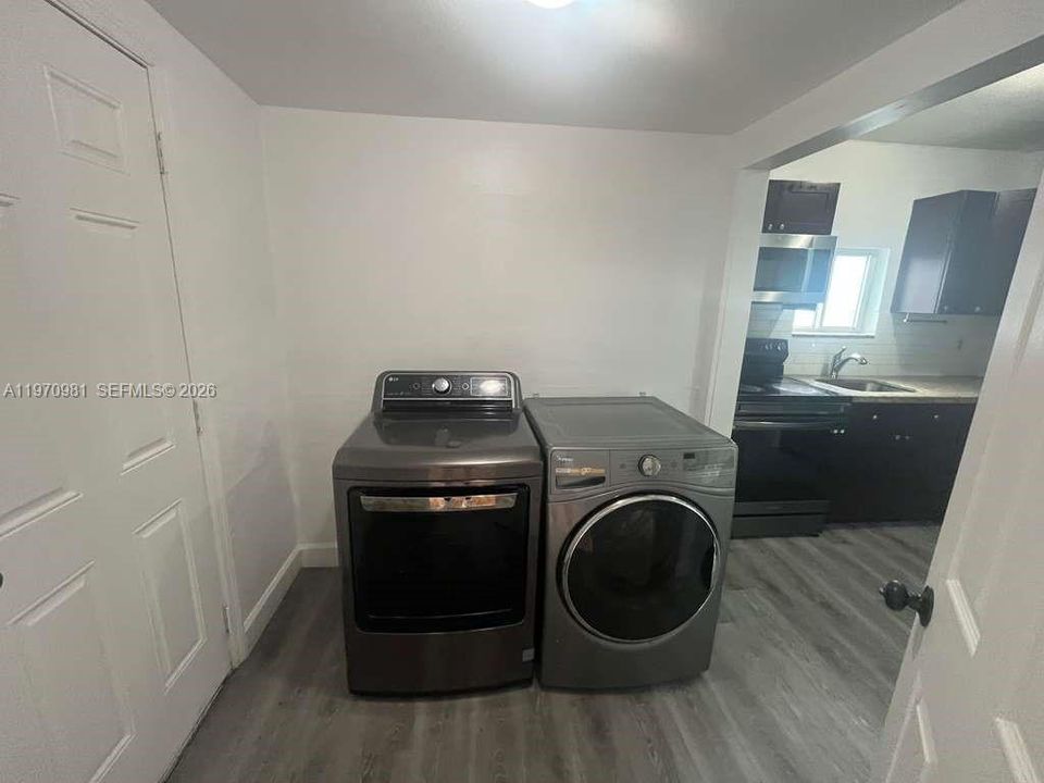 Под контрактом: $2,600 (3 спален, 1 ванн, 4724 Квадратных фут)