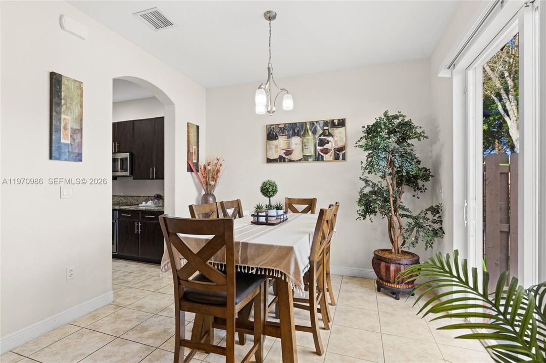 For Sale: $515,000 (3 beds, 3 baths, 2006 Square Feet)