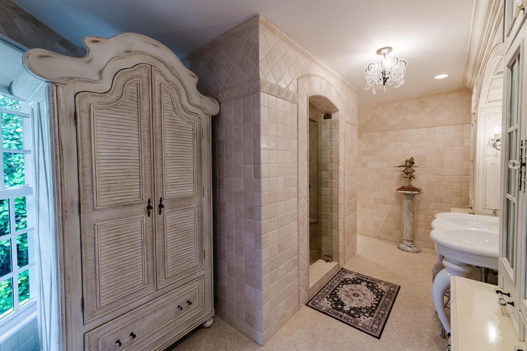 Upstairs Bath 1