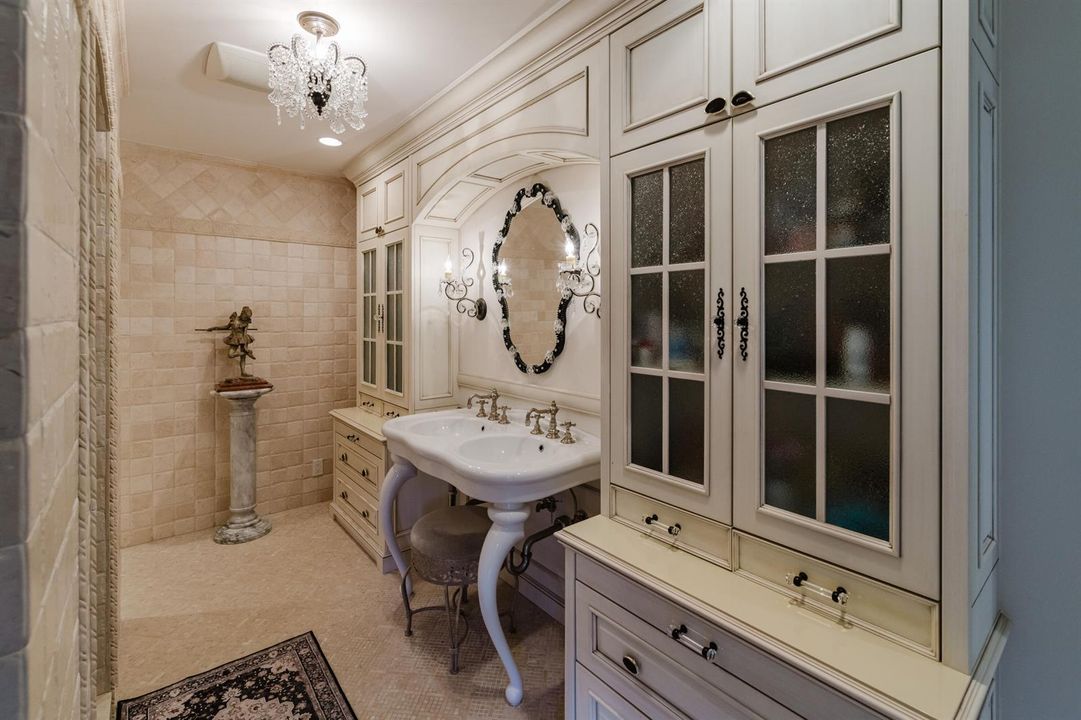 Upstairs bath 1