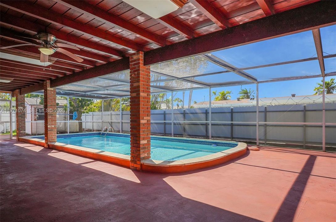 Recently Sold: $760,000 (4 beds, 2 baths, 2032 Square Feet)
