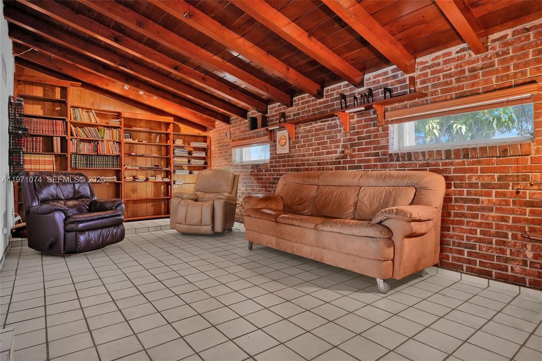 Recently Sold: $760,000 (4 beds, 2 baths, 2032 Square Feet)