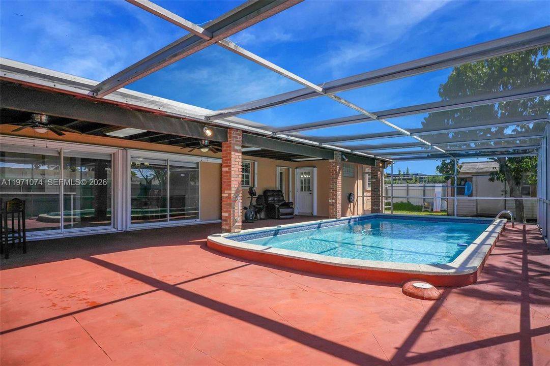 Recently Sold: $760,000 (4 beds, 2 baths, 2032 Square Feet)