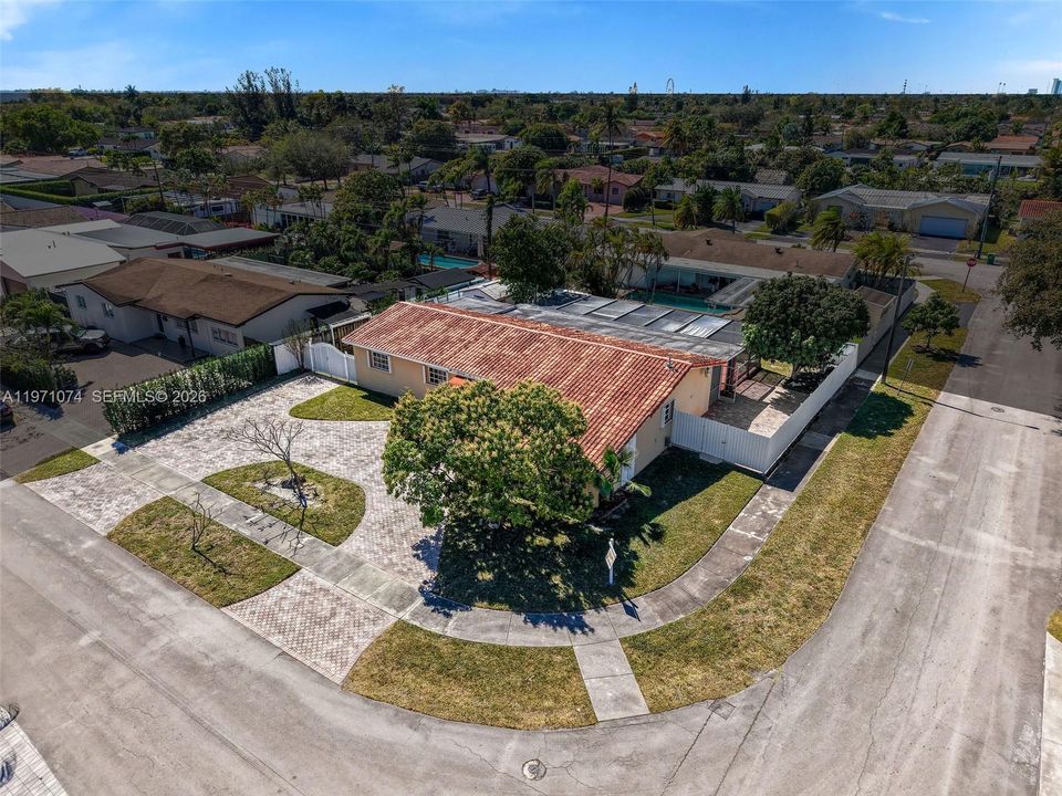 Recently Sold: $760,000 (4 beds, 2 baths, 2032 Square Feet)