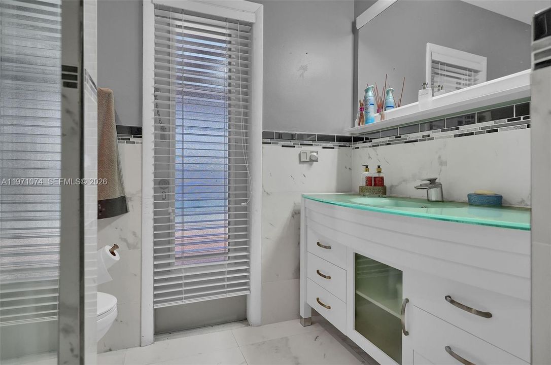 Recently Sold: $760,000 (4 beds, 2 baths, 2032 Square Feet)