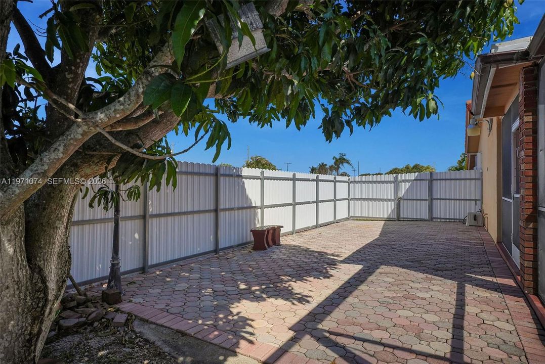Recently Sold: $760,000 (4 beds, 2 baths, 2032 Square Feet)