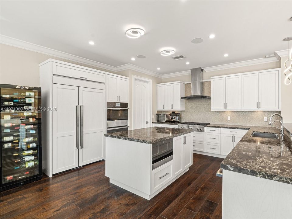 Vendido Recientemente: $2,975,000 (5 camas, 5 baños, 3534 Pies cuadrados)