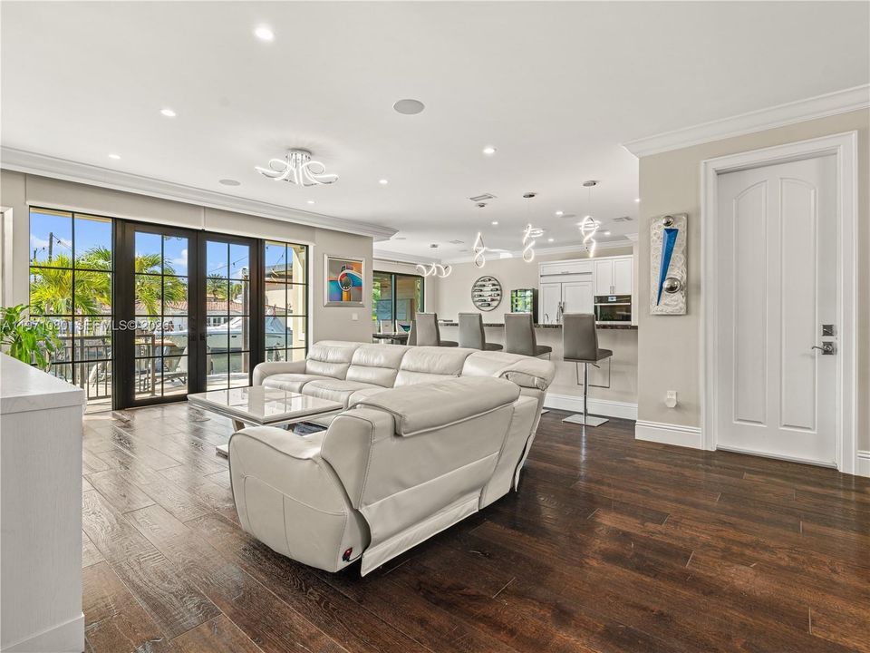 Vendido Recientemente: $2,975,000 (5 camas, 5 baños, 3534 Pies cuadrados)