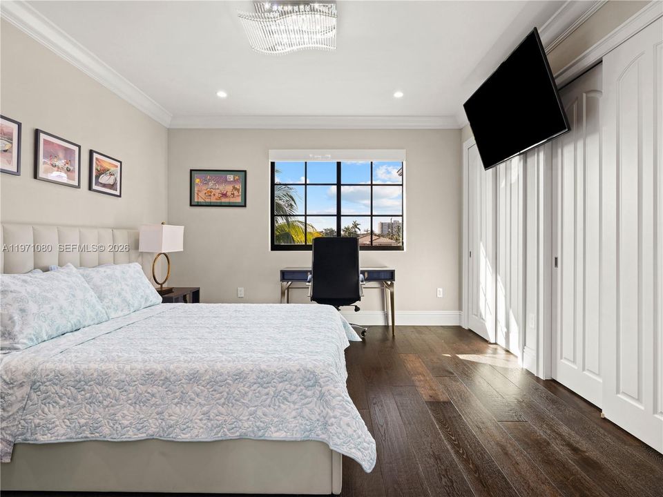 Vendido Recientemente: $2,975,000 (5 camas, 5 baños, 3534 Pies cuadrados)