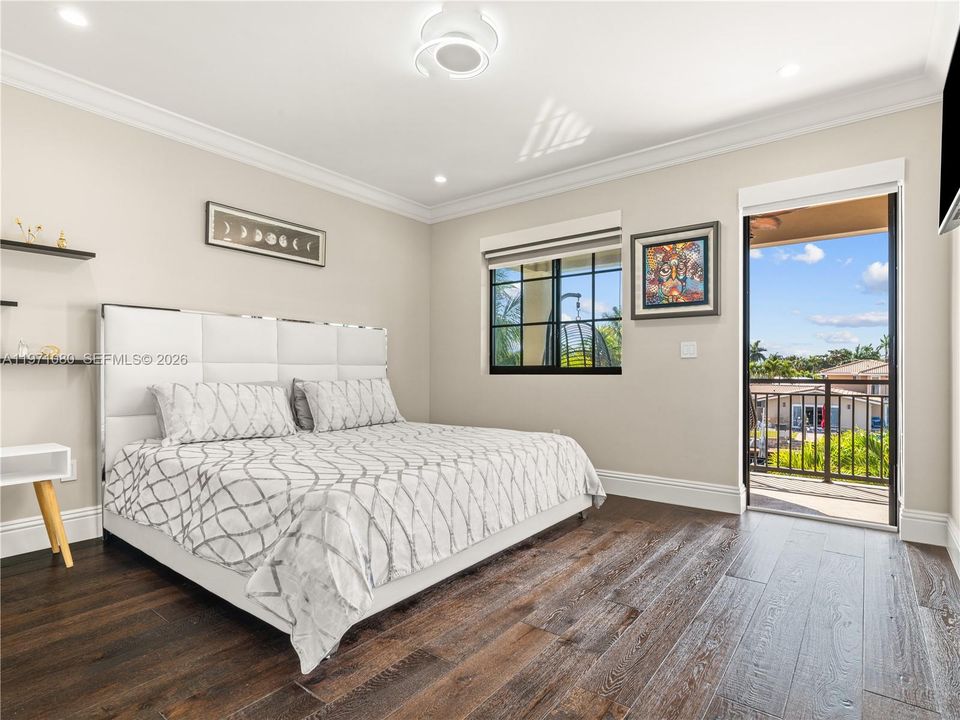 Vendido Recientemente: $2,975,000 (5 camas, 5 baños, 3534 Pies cuadrados)