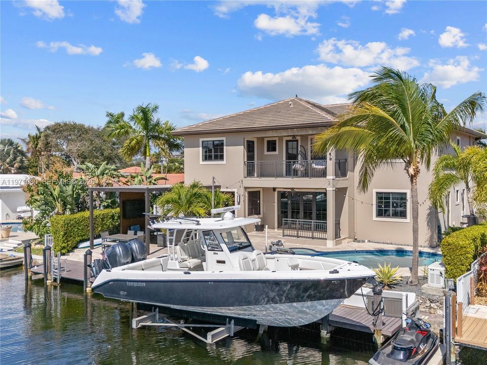 Vendido Recientemente: $2,975,000 (5 camas, 5 baños, 3534 Pies cuadrados)