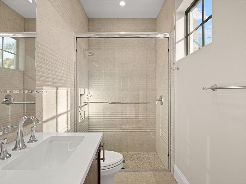 Vendido Recientemente: $2,975,000 (5 camas, 5 baños, 3534 Pies cuadrados)