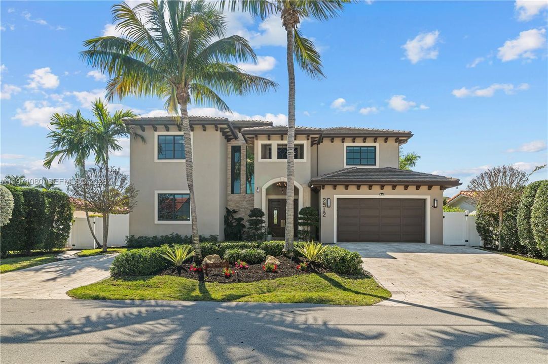 Vendido Recientemente: $2,975,000 (5 camas, 5 baños, 3534 Pies cuadrados)