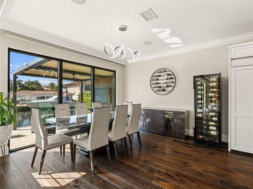 Vendido Recientemente: $2,975,000 (5 camas, 5 baños, 3534 Pies cuadrados)