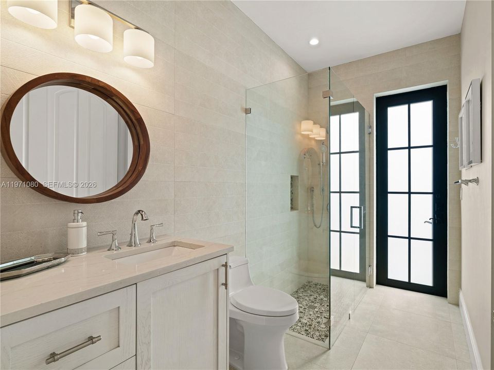 Vendido Recientemente: $2,975,000 (5 camas, 5 baños, 3534 Pies cuadrados)