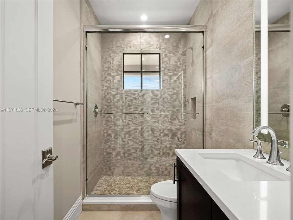 Vendido Recientemente: $2,975,000 (5 camas, 5 baños, 3534 Pies cuadrados)