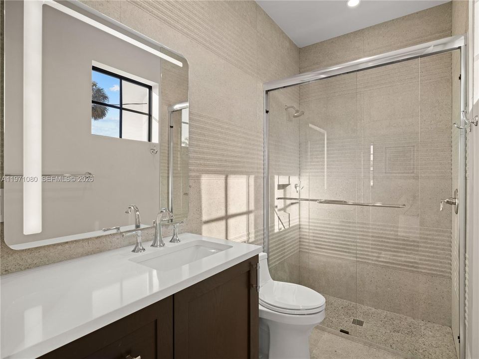 Vendido Recientemente: $2,975,000 (5 camas, 5 baños, 3534 Pies cuadrados)