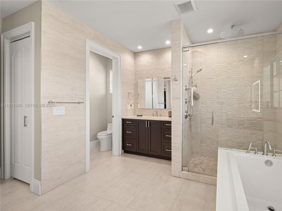 Vendido Recientemente: $2,975,000 (5 camas, 5 baños, 3534 Pies cuadrados)