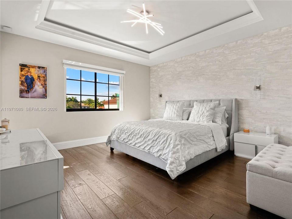 Vendido Recientemente: $2,975,000 (5 camas, 5 baños, 3534 Pies cuadrados)