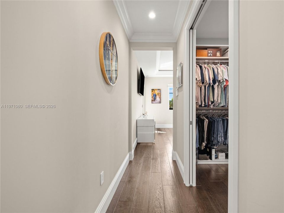 Vendido Recientemente: $2,975,000 (5 camas, 5 baños, 3534 Pies cuadrados)