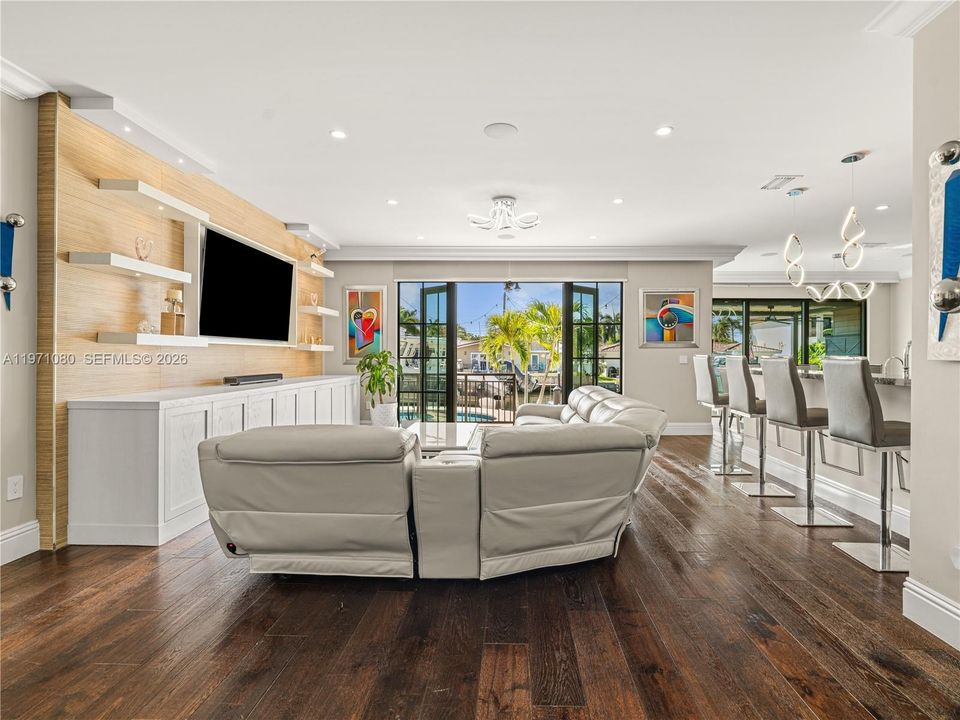 Vendido Recientemente: $2,975,000 (5 camas, 5 baños, 3534 Pies cuadrados)