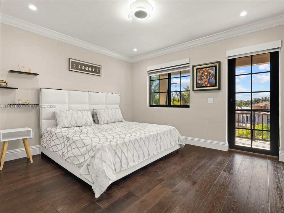 Vendido Recientemente: $2,975,000 (5 camas, 5 baños, 3534 Pies cuadrados)