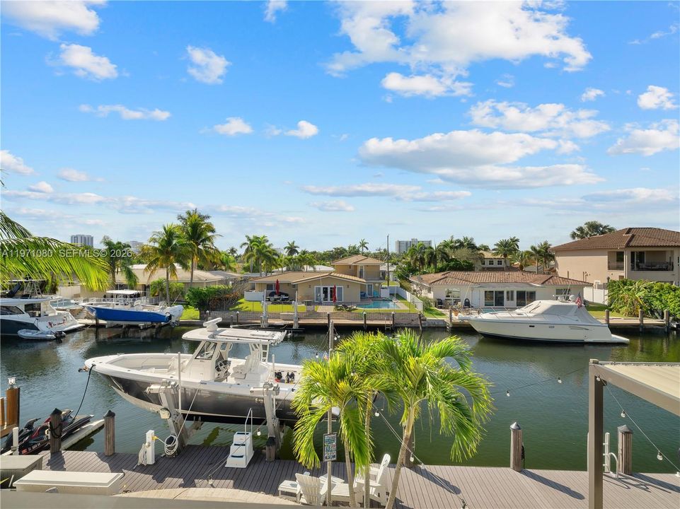 Vendido Recientemente: $2,975,000 (5 camas, 5 baños, 3534 Pies cuadrados)