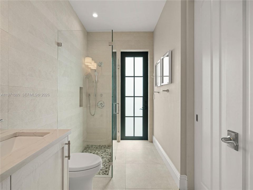 Vendido Recientemente: $2,975,000 (5 camas, 5 baños, 3534 Pies cuadrados)