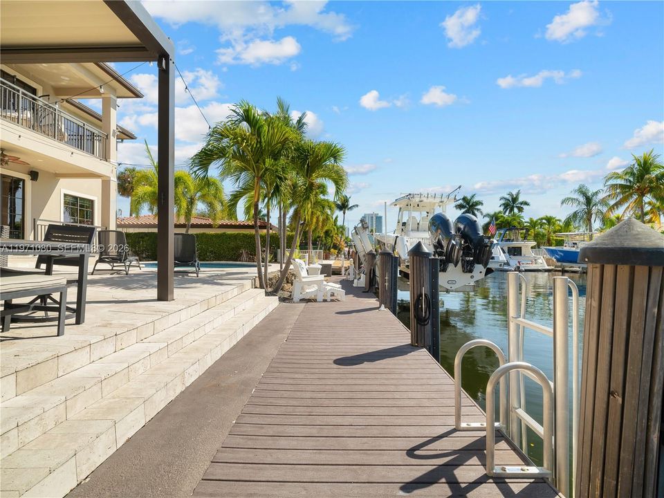Vendido Recientemente: $2,975,000 (5 camas, 5 baños, 3534 Pies cuadrados)