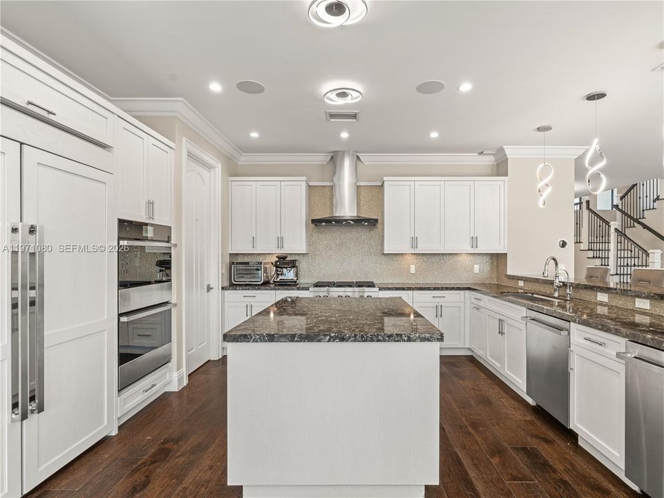 Vendido Recientemente: $2,975,000 (5 camas, 5 baños, 3534 Pies cuadrados)