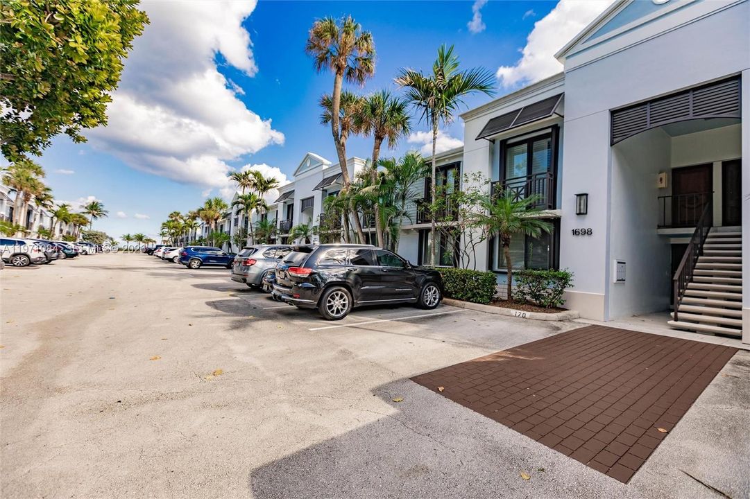For Sale: $1,049,000 (2 beds, 2 baths, 1264 Square Feet)