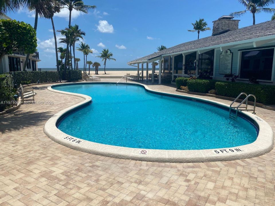 For Sale: $1,049,000 (2 beds, 2 baths, 1264 Square Feet)