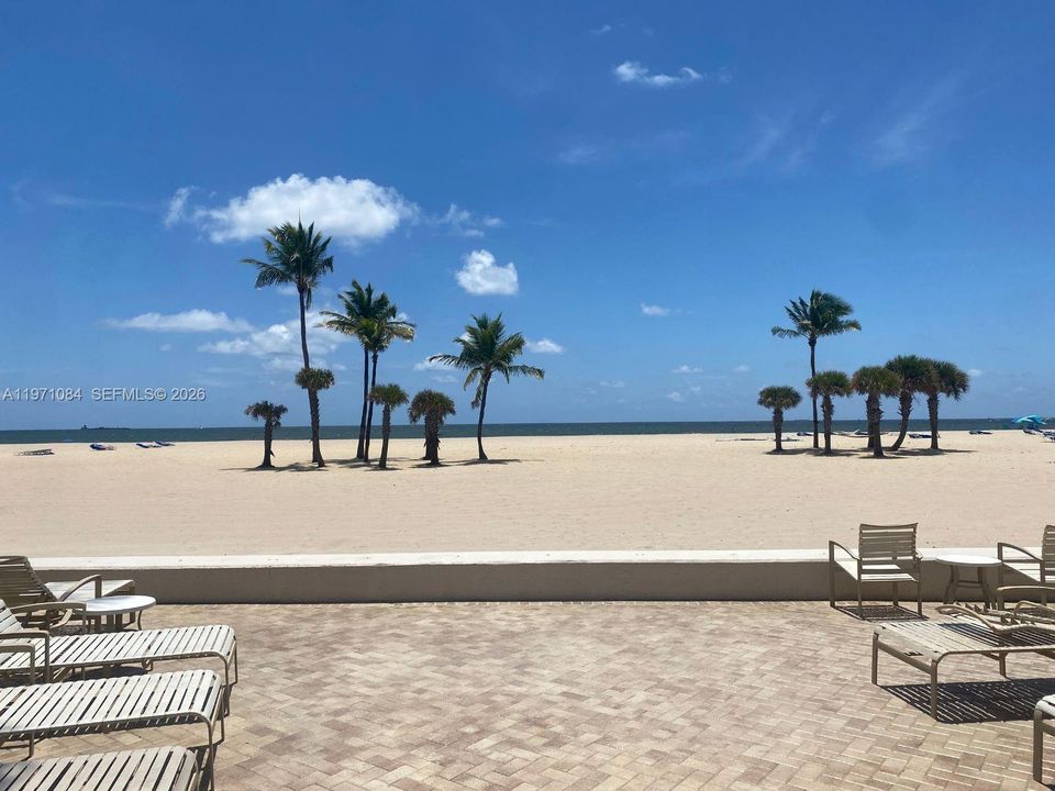 For Sale: $1,049,000 (2 beds, 2 baths, 1264 Square Feet)