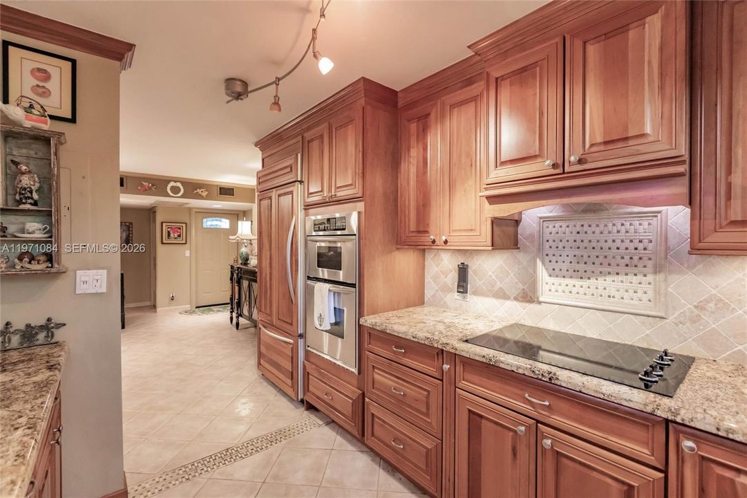 For Sale: $1,049,000 (2 beds, 2 baths, 1264 Square Feet)
