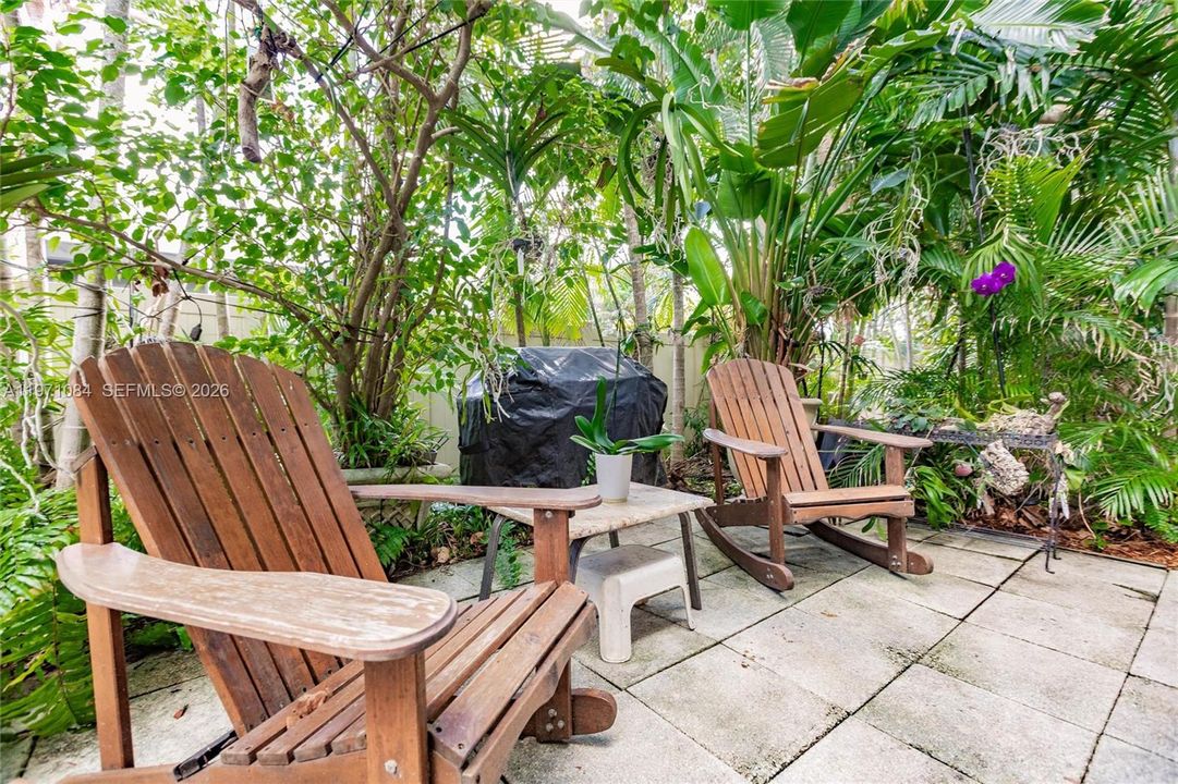 For Sale: $1,049,000 (2 beds, 2 baths, 1264 Square Feet)