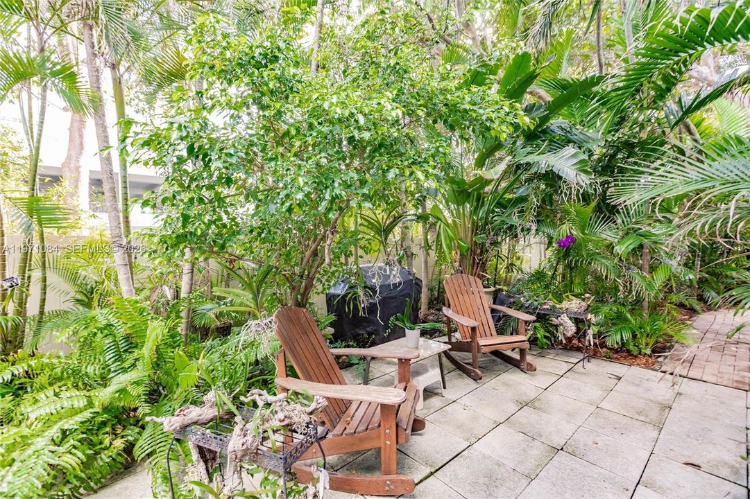 For Sale: $1,049,000 (2 beds, 2 baths, 1264 Square Feet)