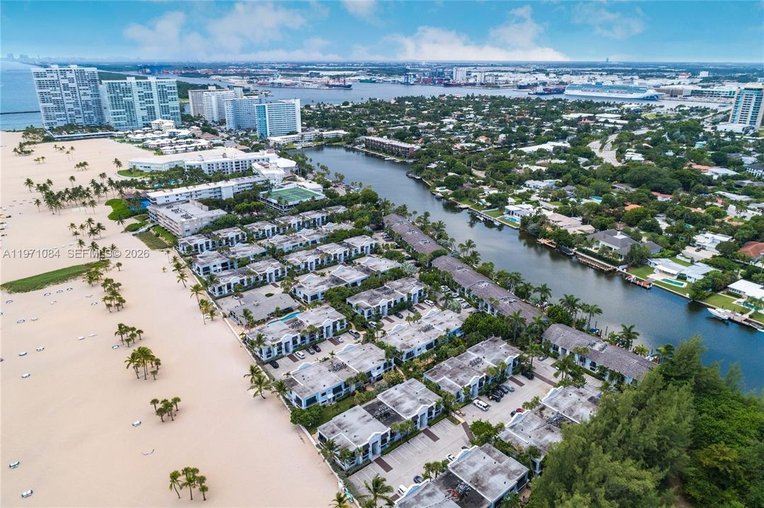For Sale: $1,049,000 (2 beds, 2 baths, 1264 Square Feet)