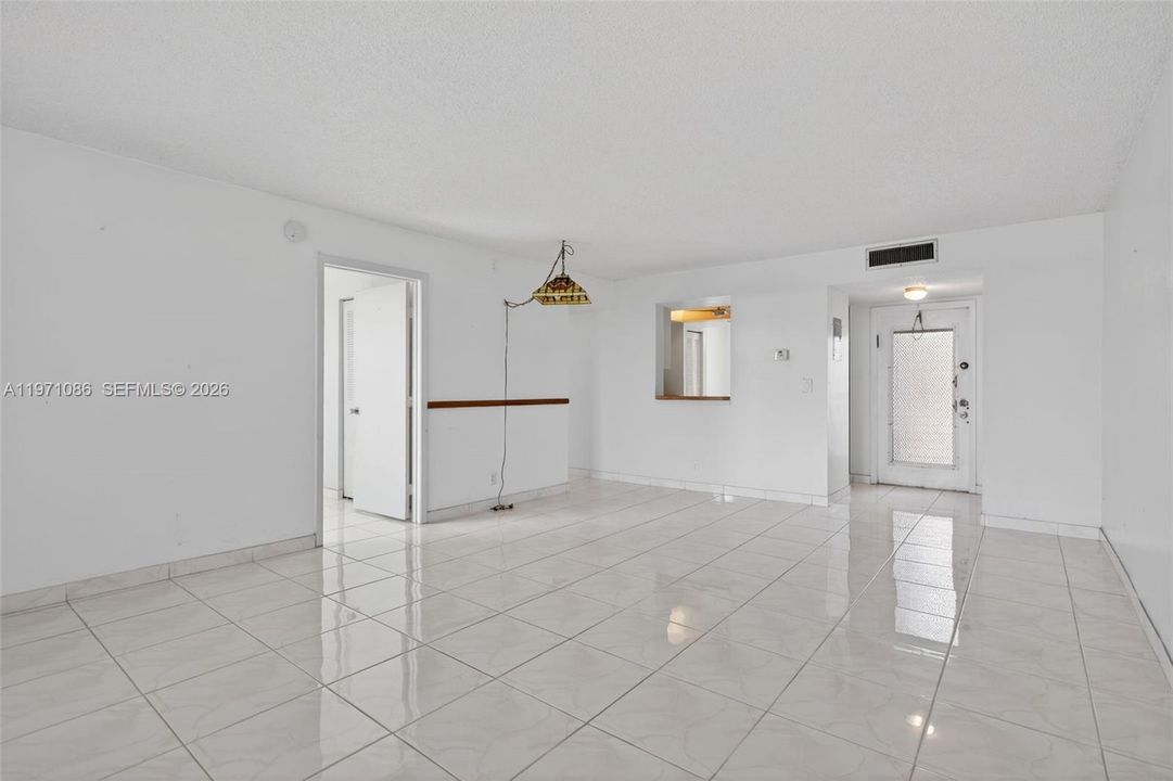 На продажу: $100,000 (2 спален, 2 ванн, 1000 Квадратных фут)