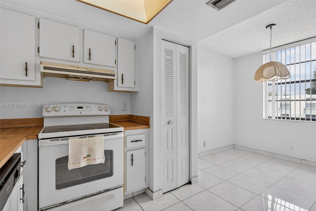 На продажу: $100,000 (2 спален, 2 ванн, 1000 Квадратных фут)