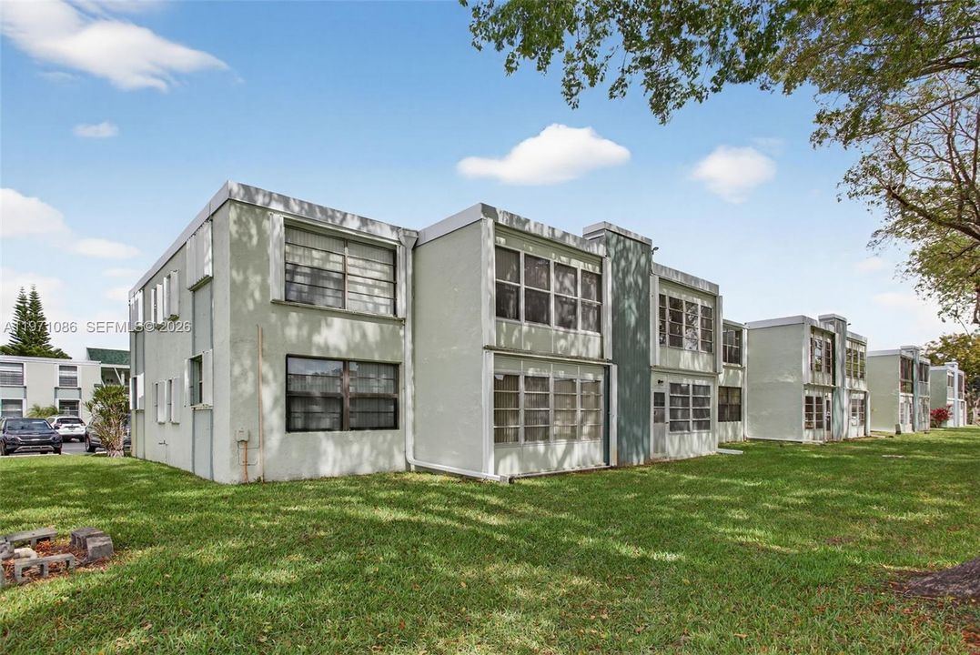 На продажу: $100,000 (2 спален, 2 ванн, 1000 Квадратных фут)