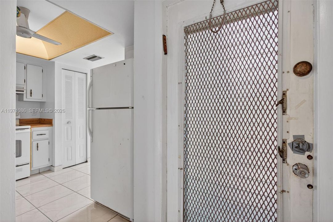 На продажу: $100,000 (2 спален, 2 ванн, 1000 Квадратных фут)