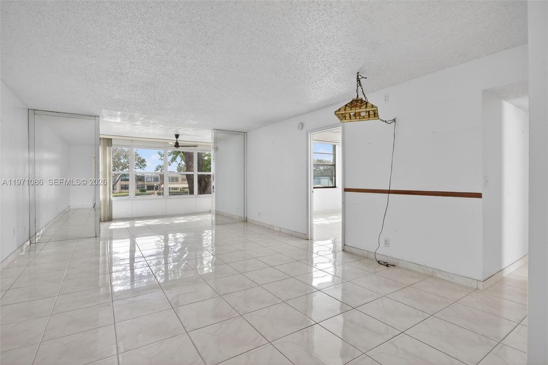 На продажу: $100,000 (2 спален, 2 ванн, 1000 Квадратных фут)