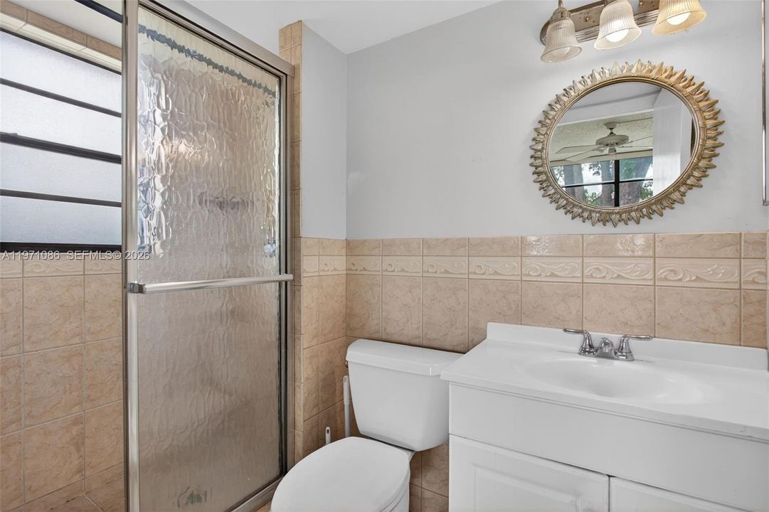 На продажу: $100,000 (2 спален, 2 ванн, 1000 Квадратных фут)