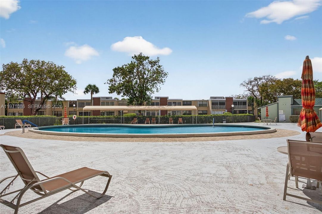 На продажу: $100,000 (2 спален, 2 ванн, 1000 Квадратных фут)