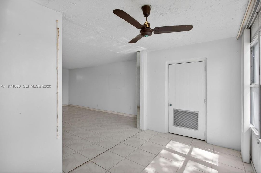 На продажу: $100,000 (2 спален, 2 ванн, 1000 Квадратных фут)