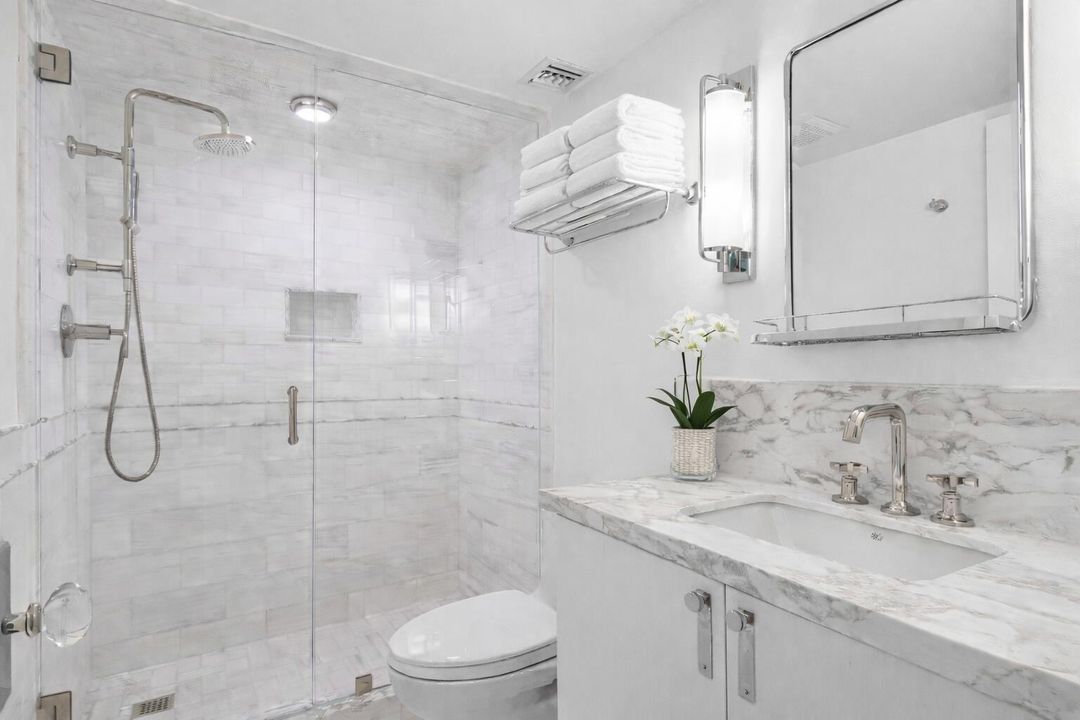 2nd Guest Full Luxury Bathroom