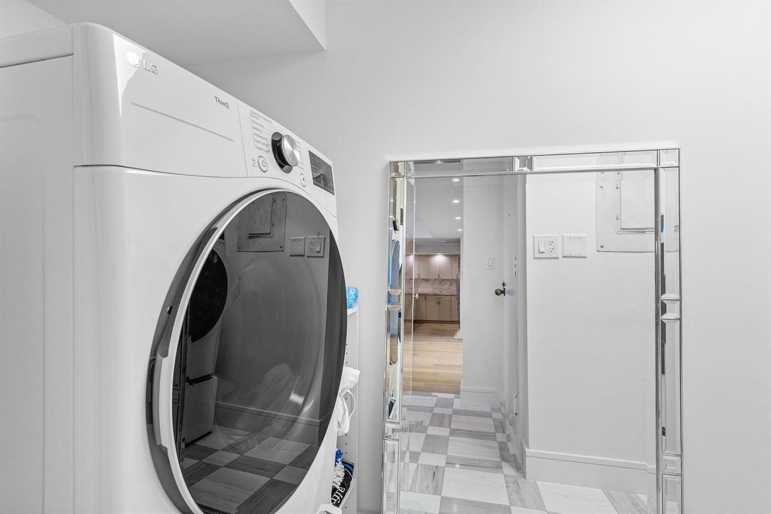 Large Laundry Room w/ Washer & Dryer