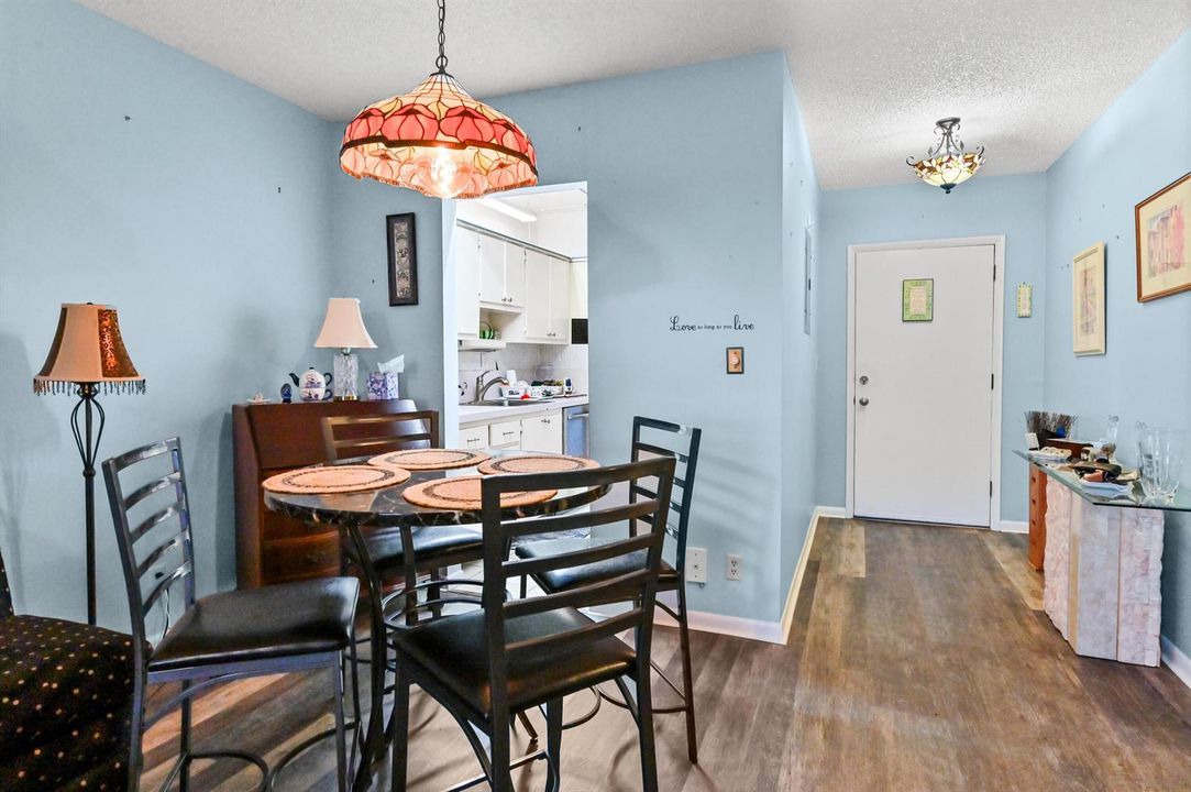 13 Dining Room 03