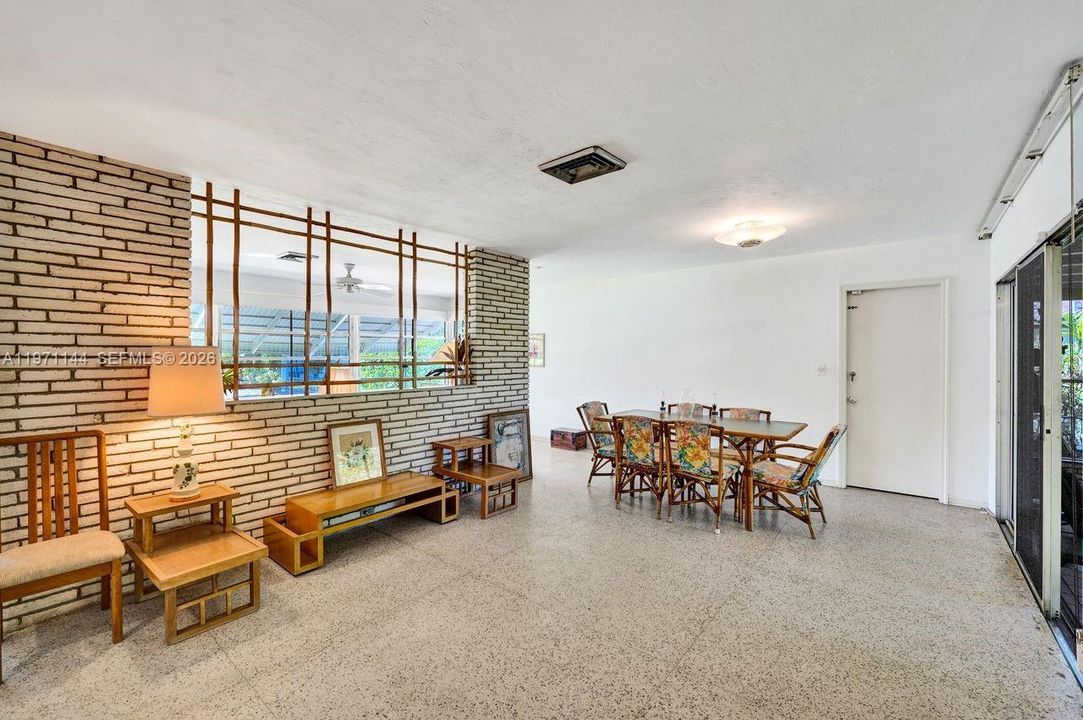 Activo con contrato: $685,000 (2 camas, 2 baños, 1466 Pies cuadrados)
